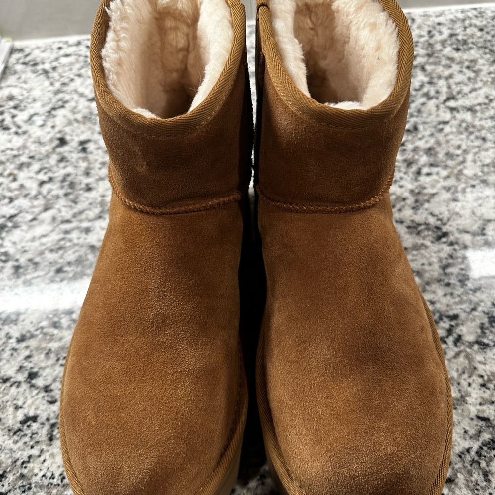 Ugg Platform - image 1